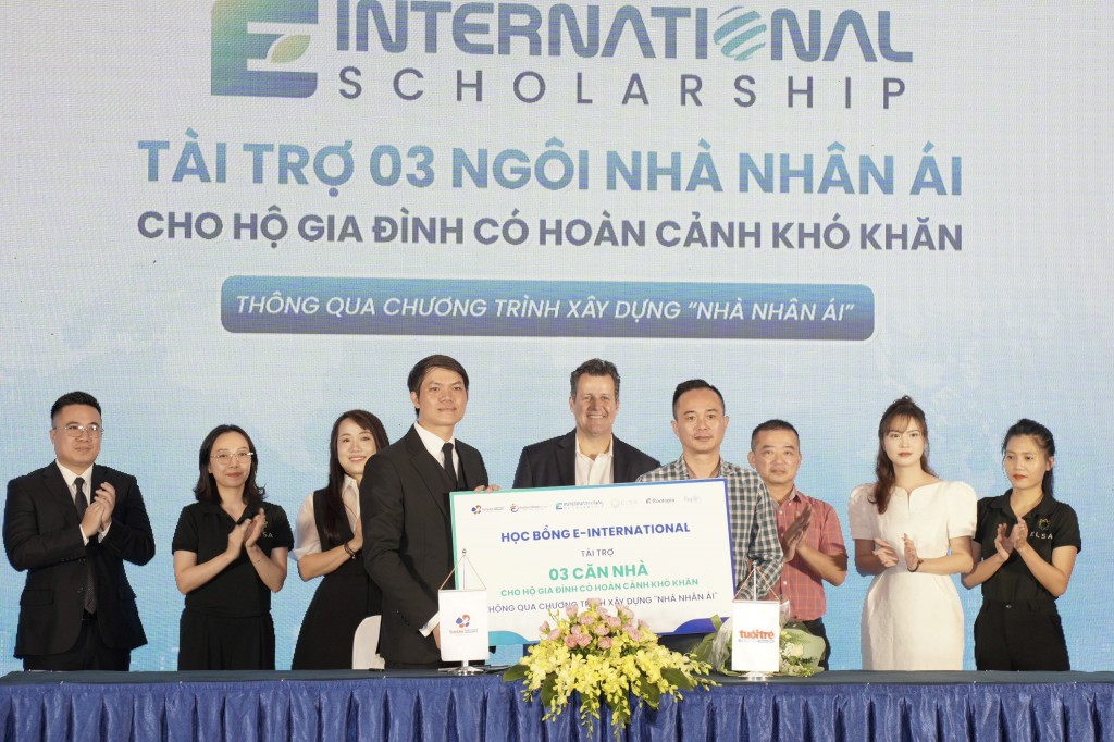 Học bổng E-International sẽ trao 3.000 suất cho học sinh, sinh viên và người đi làm