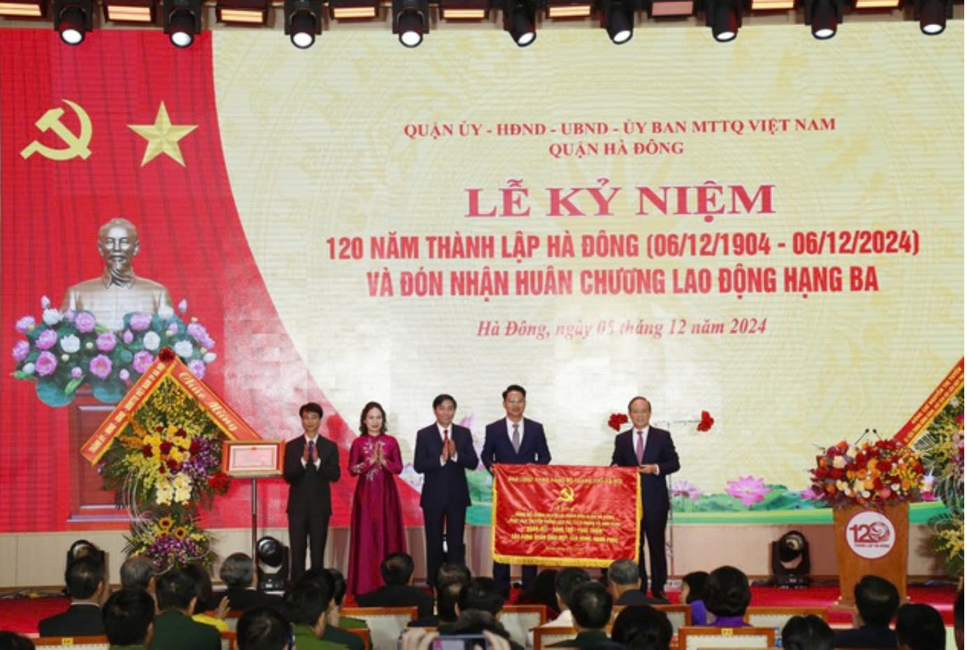 Hà Đông đón nhận Huân chương Lao động hạng Ba: Hành trình phát triển đầy tự hào của một đô thị trung tâm