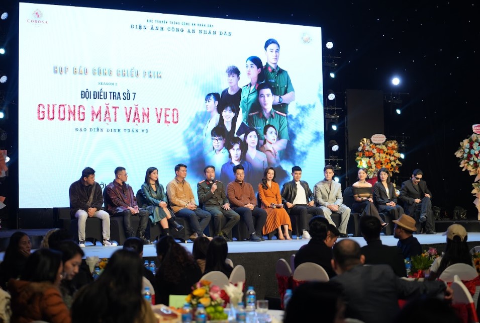 'Đội điều tra số 7 Gương mặt vặn vẹo' - Câu chuyện về những chiến sĩ công an dũng cảm và quyết tâm diệt trừ tội ác