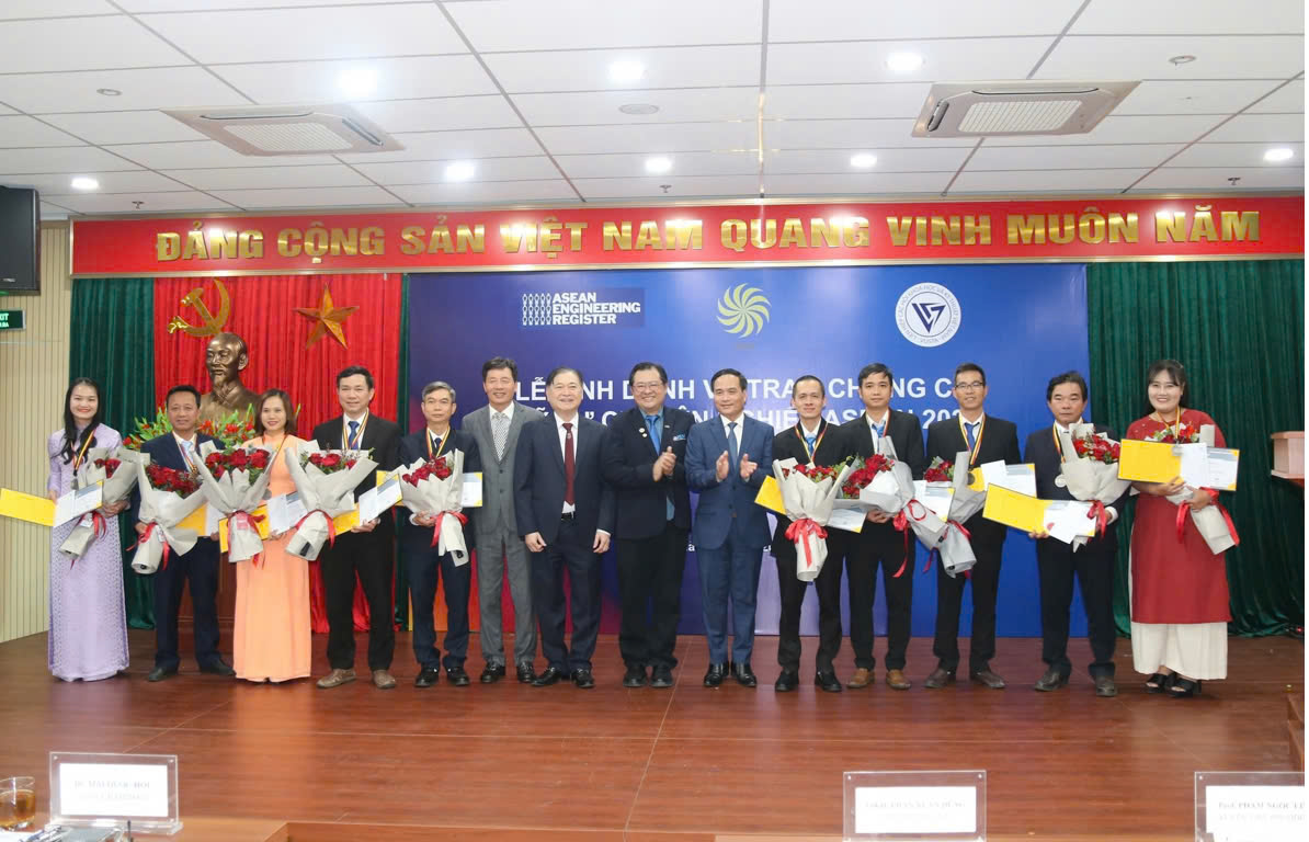 77 kỹ sư Việt Nam được trao danh hiệu kỹ sư chuyên nghiệp ASEAN 2024 