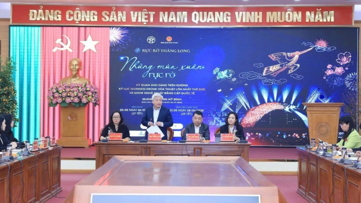Hơn 2.000 drone trình diễn cùng pháo hoa tại chương trình ‘Rực rỡ Thăng Long’