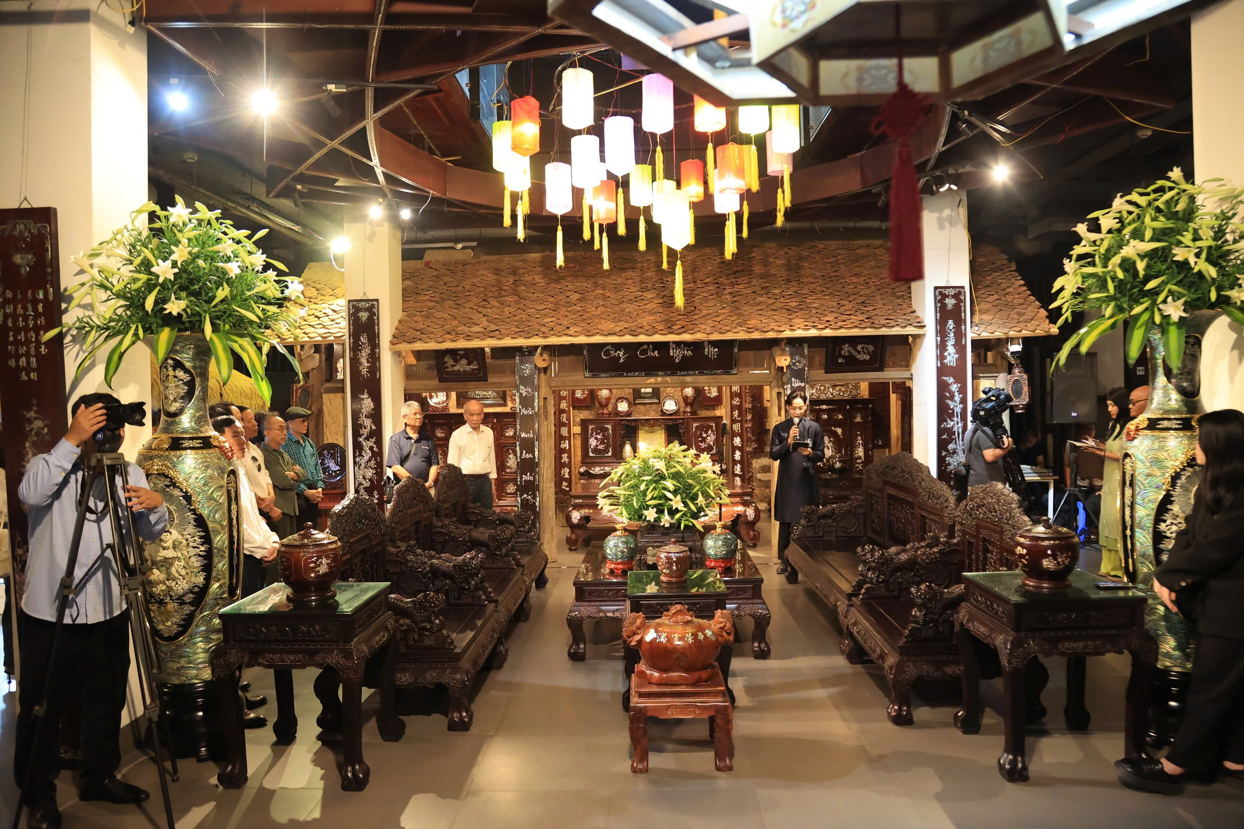 Sôi động lễ khai mạc chuỗi hoạt động văn hóa đặc sắc tại Hà Nội nhân kỷ niệm 50 năm Ngày Giải phóng miền Nam