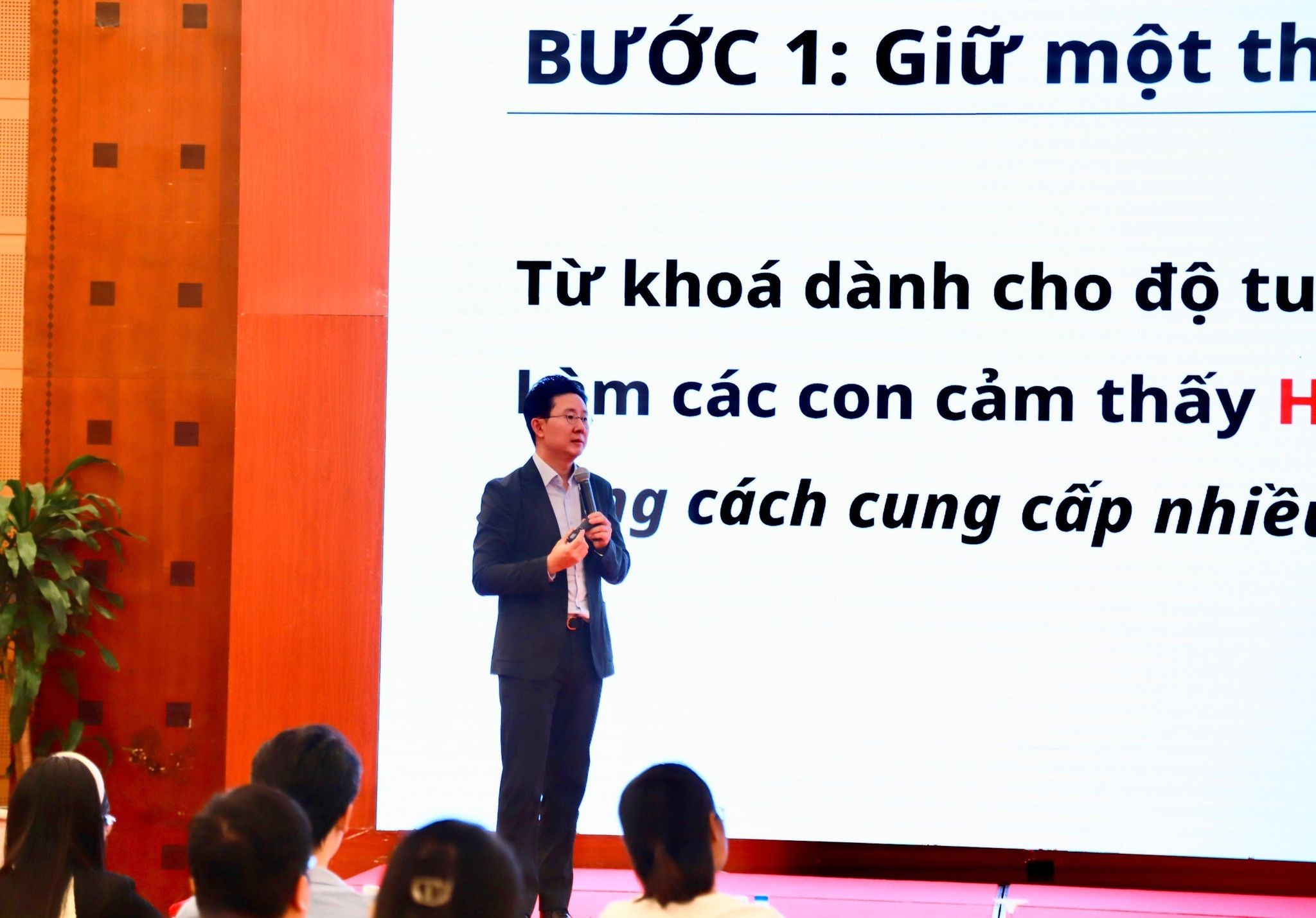 Phụ huynh được “gỡ rối" tại Hội thảo tiếng anh: Làm sao để giúp con học tốt?