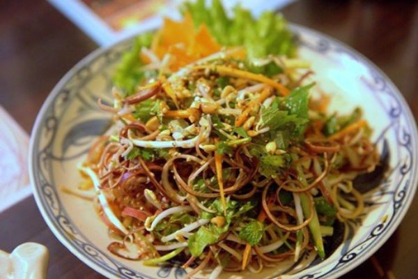 Phở trộn, nộm và gỏi gà của Việt Nam lọt danh sách 100 món trộn ngon nhất thế giới