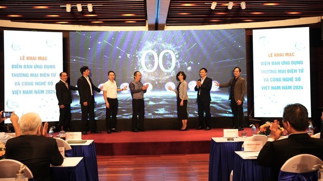 Diễn đàn ‘Ứng dụng Thương mại điện tử và Công nghệ số Việt Nam 2024’