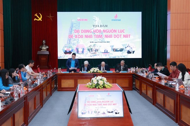 Tọa đàm trực tuyến "Đa dạng hóa nguồn lực để xóa nhà tạm - Nhà dột nát"