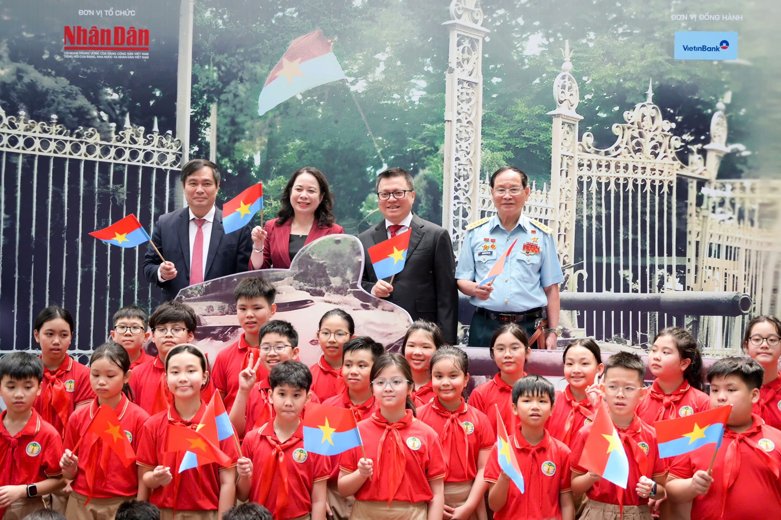 Lần đầu tiên Triển lãm tương tác nhân kỷ niệm 50 năm ngày Giải phóng miền Nam được khai mạc tại Hà Nội