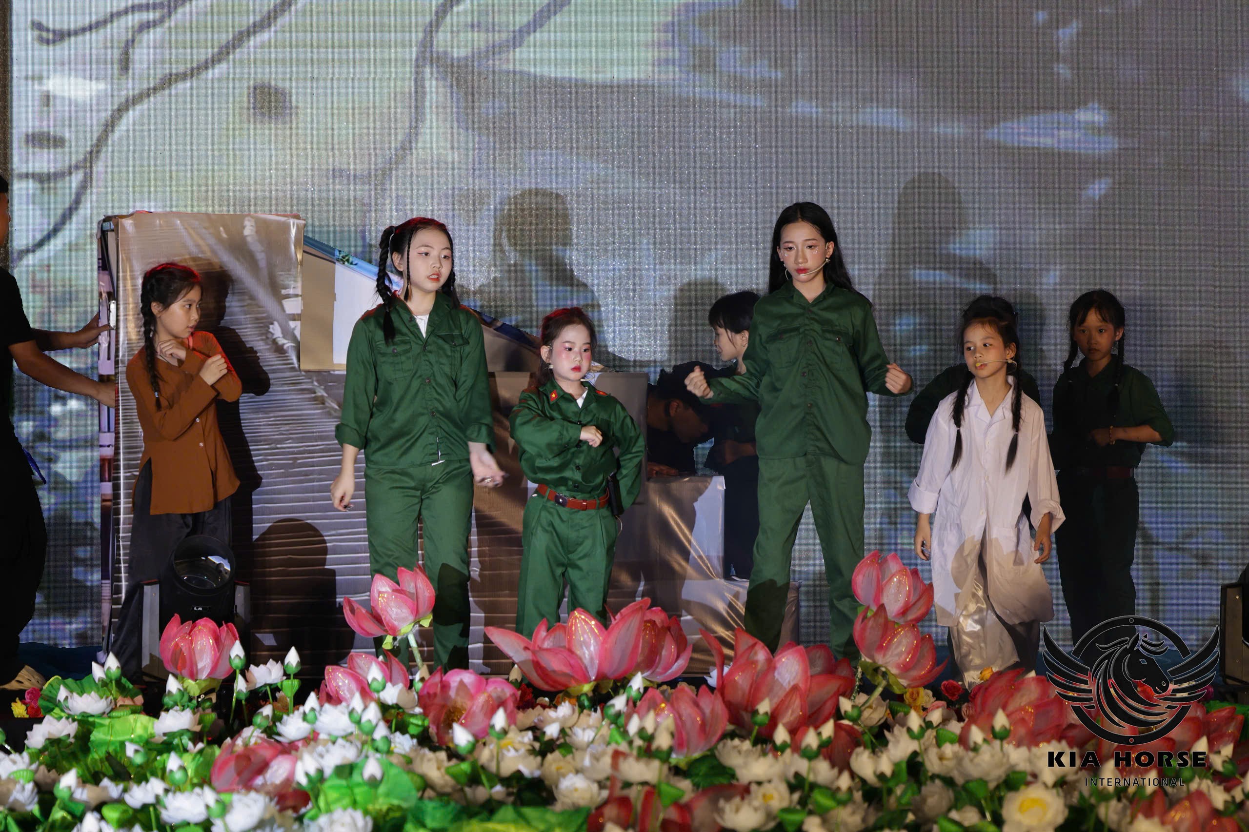 Joly Linh: 'Chỉ huy Mai' bản lĩnh và đầy xúc cảm trong hoạt cảnh 'Những bóng hồng trong lửa đạn'