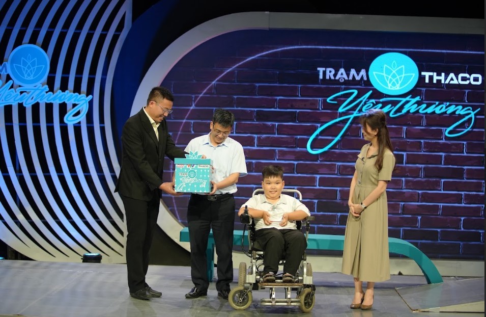 Trạm yêu thương: Những ngọn nến lung linh