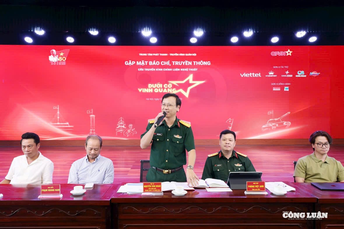 ‘Dưới cờ vinh quang’: Hành trình nghệ thuật số hóa niềm tự hào dân tộc