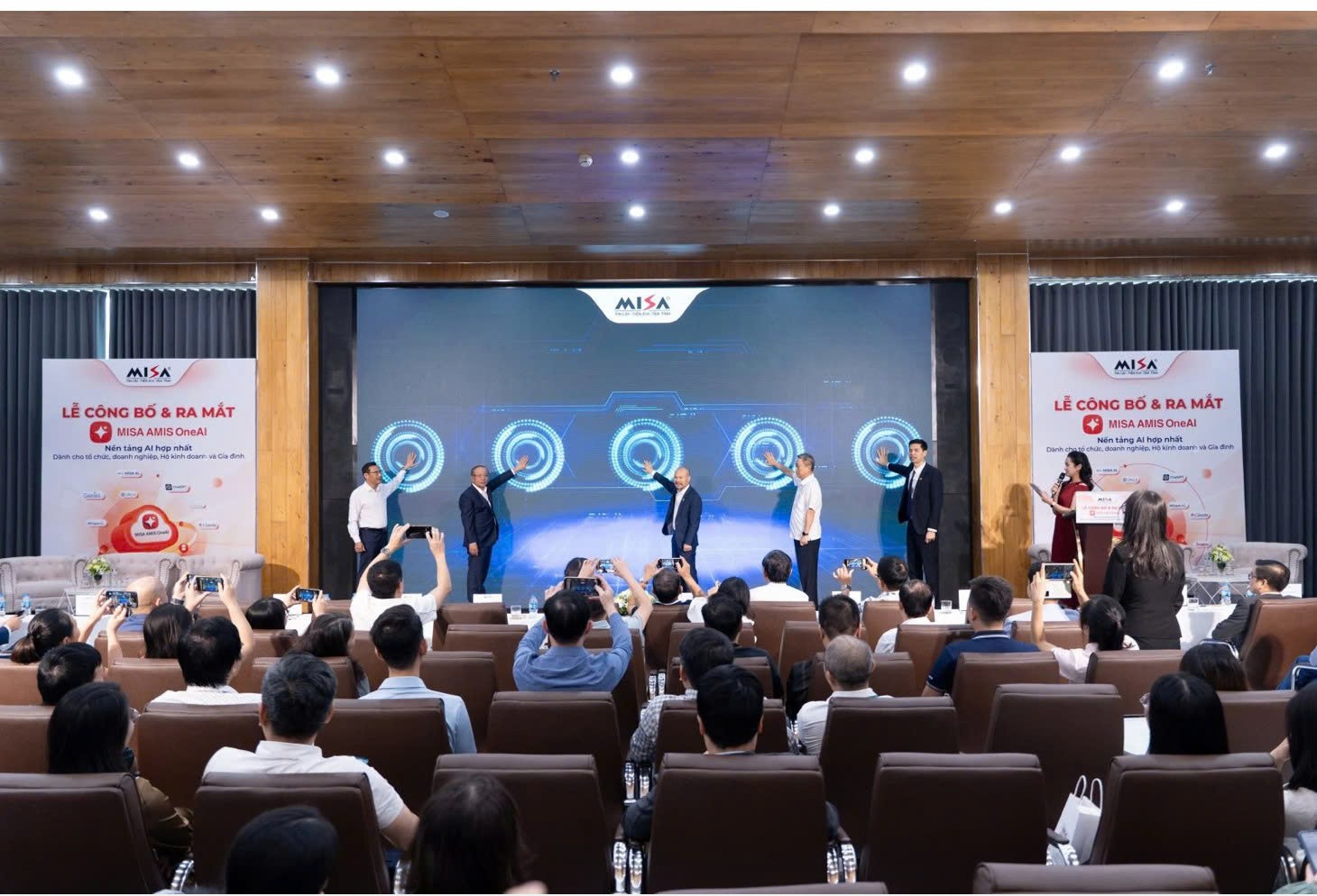 Phổ cập AI mang thương hiệu Make in Việt Nam theo chiến lược chuyển đổi số quốc gia
