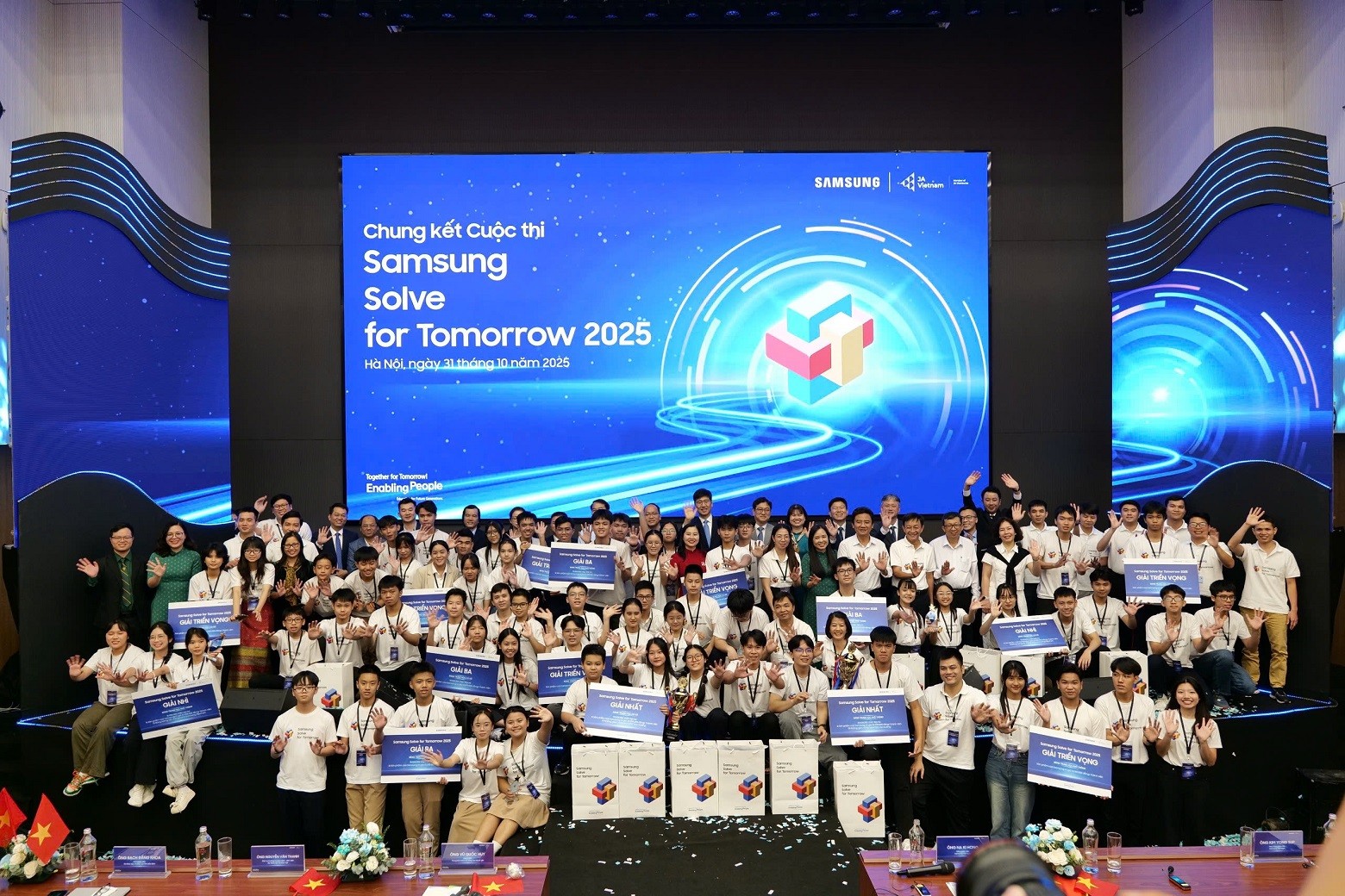 Samsung Việt Nam tổng kết và công bố kết quả Cuộc thi Samsung Solve for Tomorrow 2025
