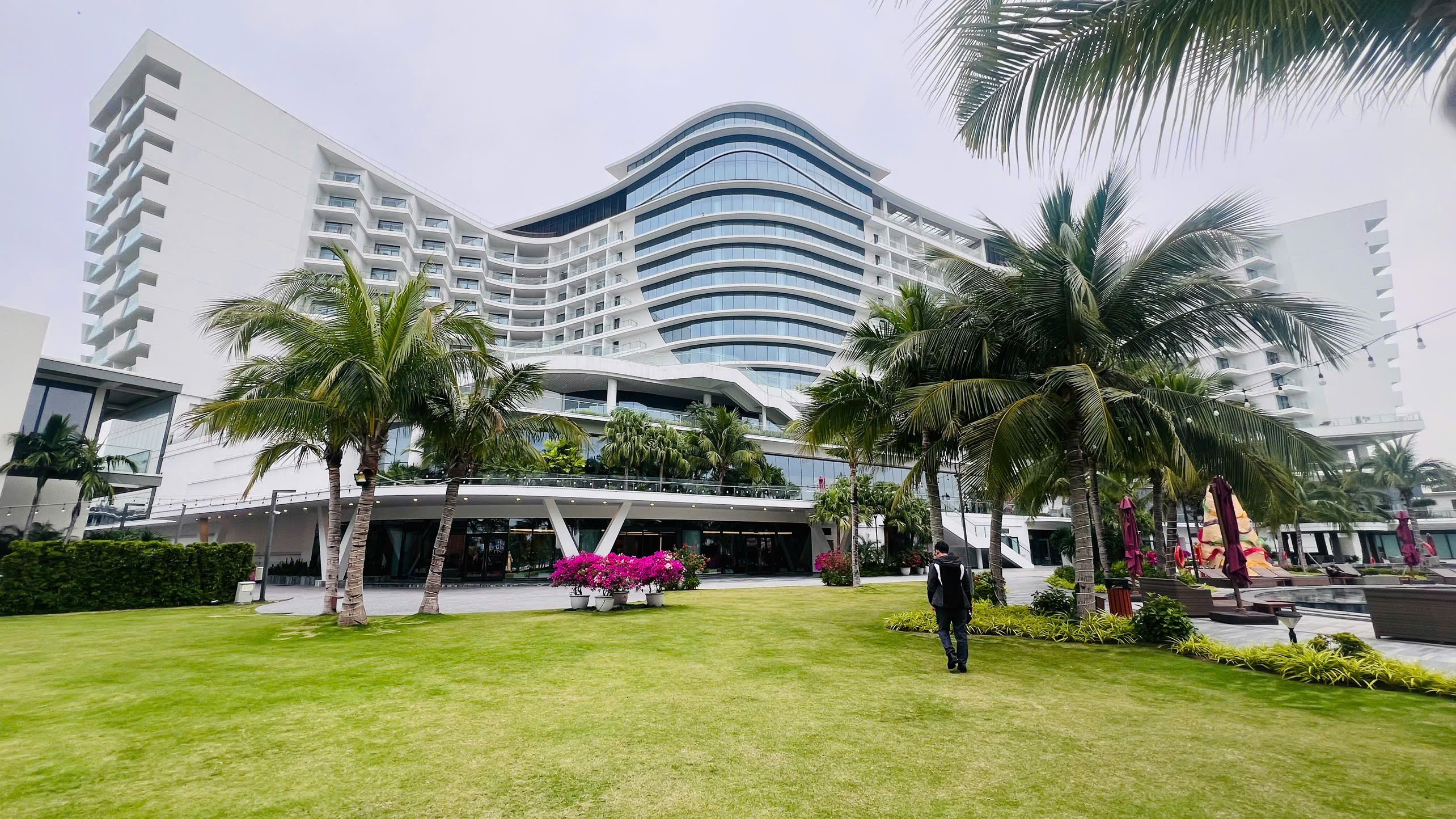 Dream Dragon Resort - Khách sạn biển 5 sao đầu tiên miền Bắc đón 7.500 khách ba ngày đầu năm