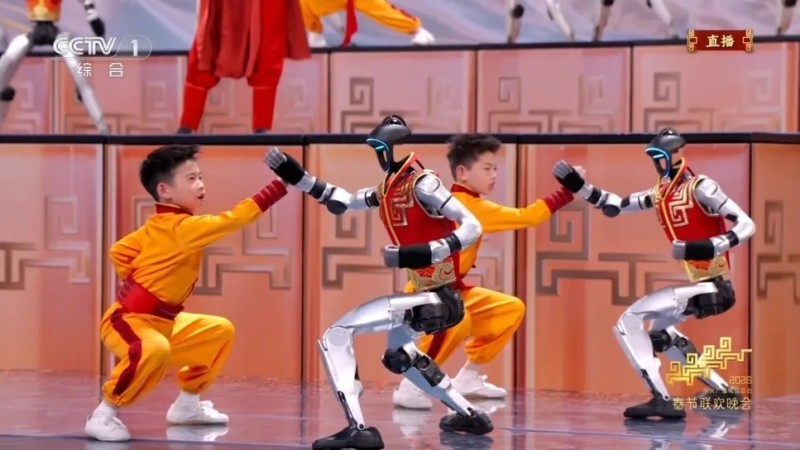 Robot Trung Quốc gây sốt đêm Giao thừa: Công ty nào sản xuất, giá bao nhiêu?