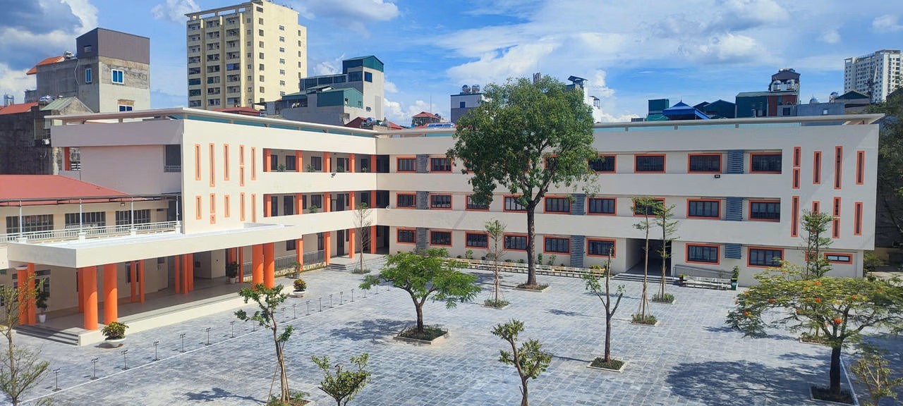 Học sinh Hà Nội thiếu nơi học, nhiều dự án trường vẫn là “đất trống”