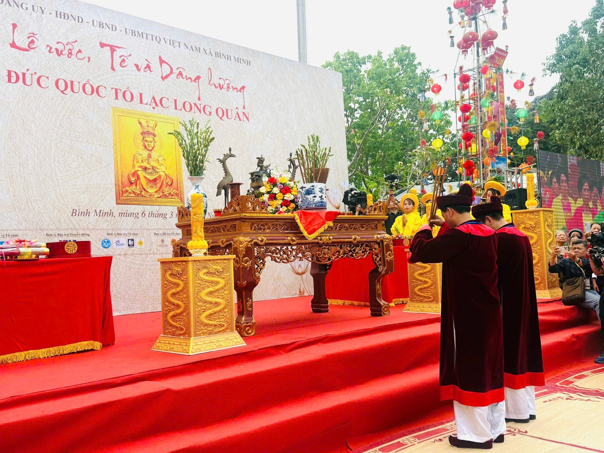 Lễ rước, tế và dâng hương Đức Quốc Tổ Lạc Long Quân lan tỏa sức hút du lịch văn hóa cội nguồn