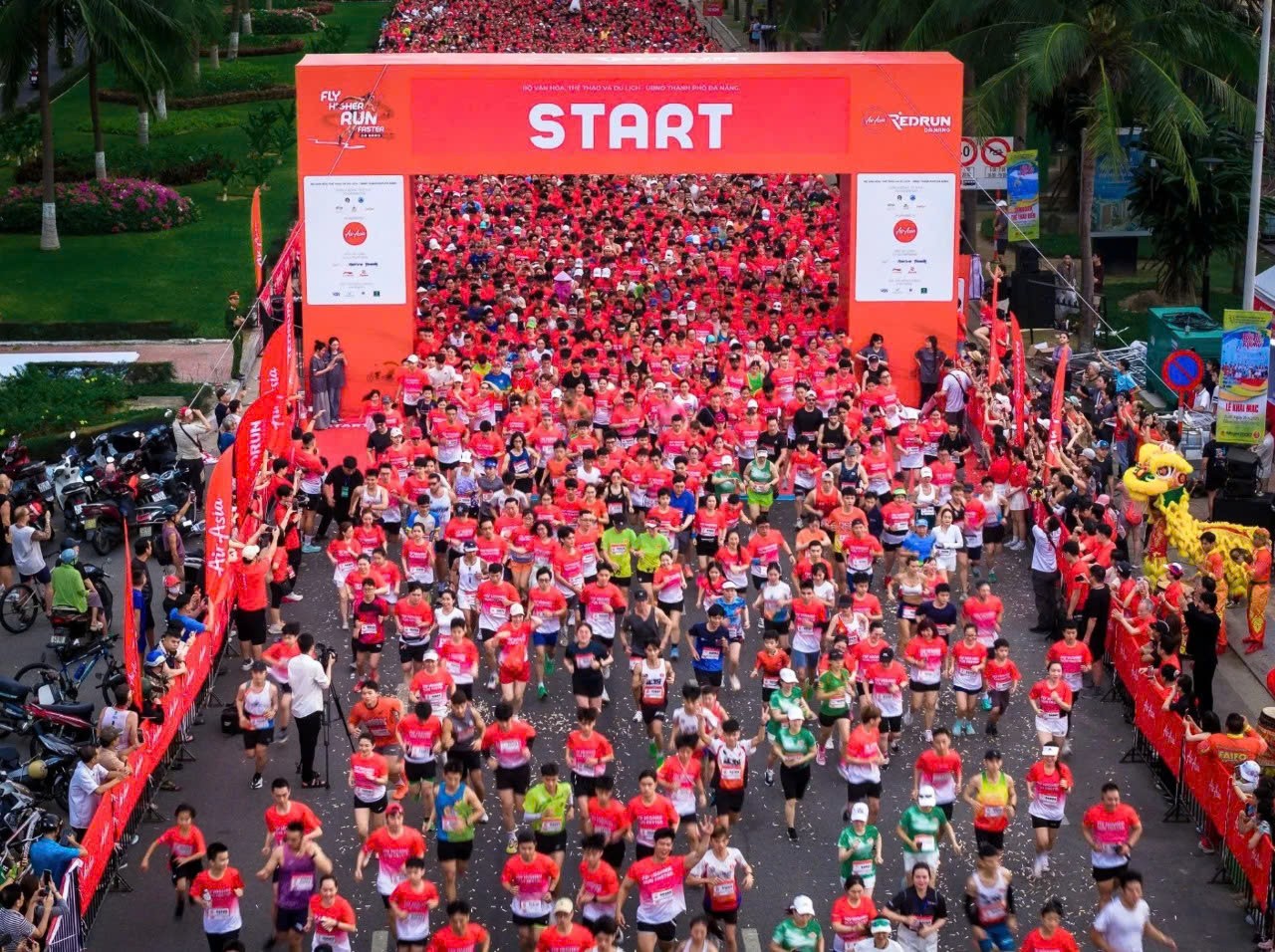 AirAsia RedRun Đà Nẵng 2026 bùng nổ du lịch thể thao biển