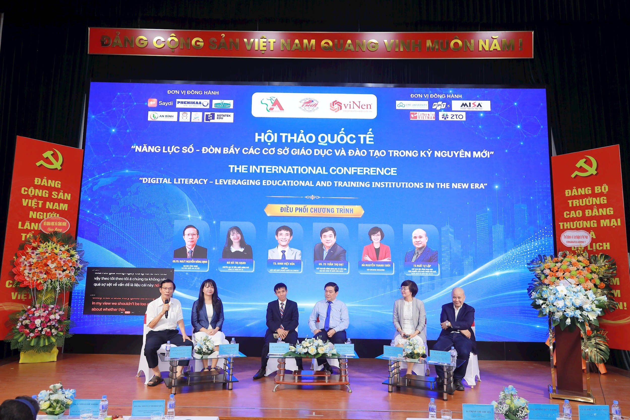 Năng lực số trở thành 'đòn bẩy' chuyển đổi giáo dục trong kỷ nguyên mới