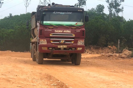 Bình Định: Doanh nghiệp ngang nhiên dùng đất khai thác trái phép để thi công công trình nhà nước