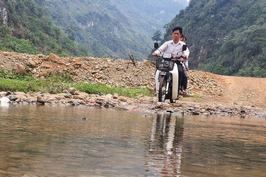 Người dân xã nghèo Nánh Nghê (Hòa Bình) mong mỏi cây cầu dân sinh