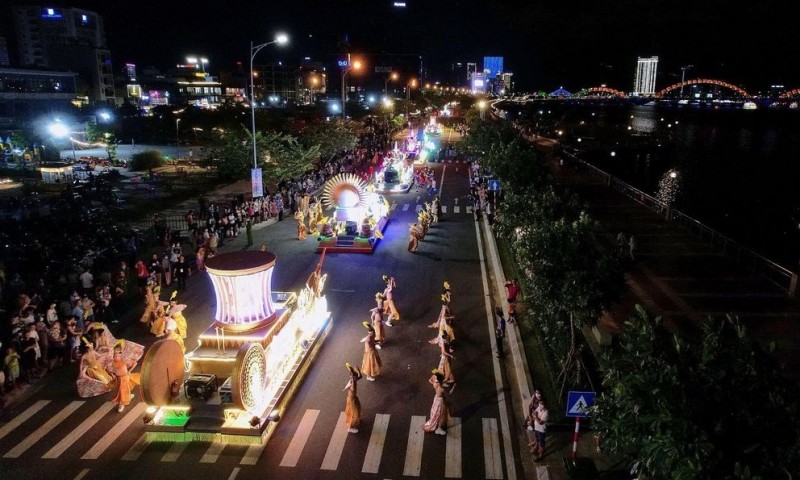 Carnival đường phố Sun Fest thắp sáng Đà Nẵng đêm cuối tuần