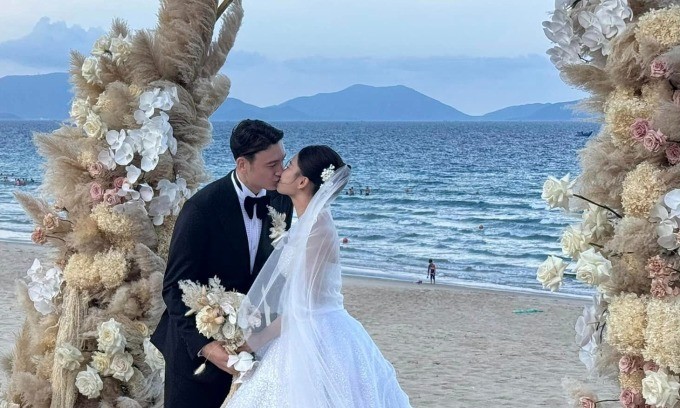 Thủ môn Đặng Văn Lâm cưới vợ