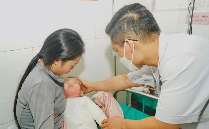 BS hướng dẫn 'một số bước sơ cứu ban đầu khi trẻ bị bỏng'