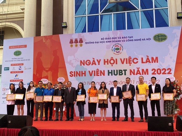 Hơn 6.800 cơ hội việc làm tại “Ngày hội việc làm sinh viên HUBT 2022”