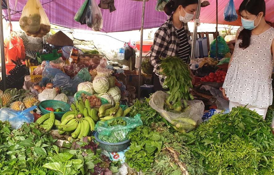 Hà Nội ngày đầu giãn cách xã hội: Sức mua tăng nhẹ, hàng hóa dồi dào