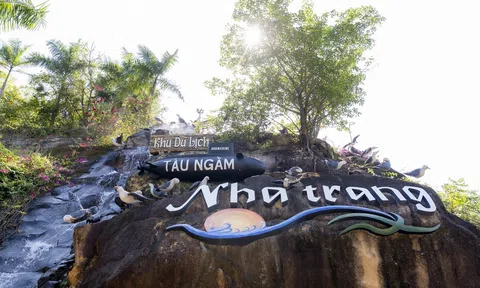 ‘KDL Tàu Ngầm Nha Trang Impressio’ kể chuyện lịch sử bằng điêu khắc đá