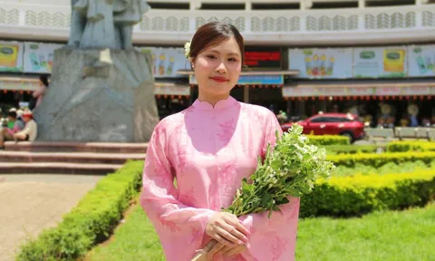 Du khách mang dư âm lễ diễu binh ở TP.HCM đến Đà Lạt
