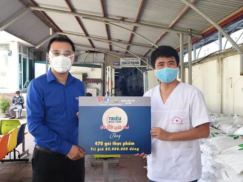 Chương trình “Triệu bữa cơm - Hà Nội nghĩa tình” tại Bệnh viện Thận Hà Nội