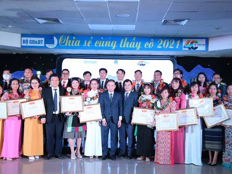 Giải Nhất cuộc thi 'Báo chí chia sẻ cùng thầy cô' được trao cho PV báo điện tử Dân trí