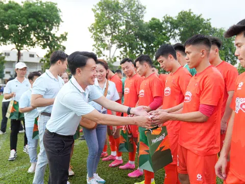 'Herbalife Việt Nam đồng hành cùng các đội tuyển bóng đá quốc gia chuẩn bị cho mùa giải mới 2025'