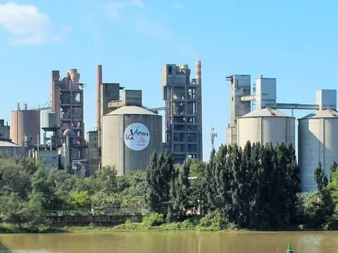 Công nhân mắc COVID-19, Vicem Hoàng Thạch bị phong tỏa, Bộ Xây dựng họp khẩn