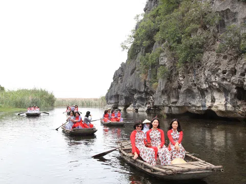 Không ồn ào náo nhiệt, đầm Vân Long là điểm đến dành cho những ai đang kiếm tìm sự yên bình