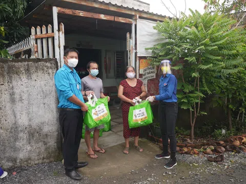 Gần 500 ngàn túi an sinh đã được trao trực tiếp tới người dân bị ảnh hưởng bởi dịch bệnh