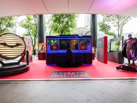 Orchard Road biến thành Gotham City trong chiến dịch quảng bá phim The Batman tại Singapore