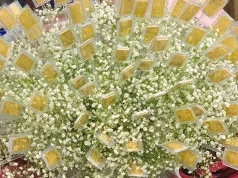 Sự thật vụ "đại gia tặng vợ bó hoa 100 cây vàng 9999" dịp 8-3