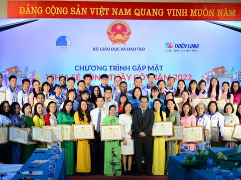 Bộ Giáo dục và Đào tạo tặng Bằng khen cho 68 thầy cô trong chương trình "Chia sẻ cùng thầy cô" năm 2022