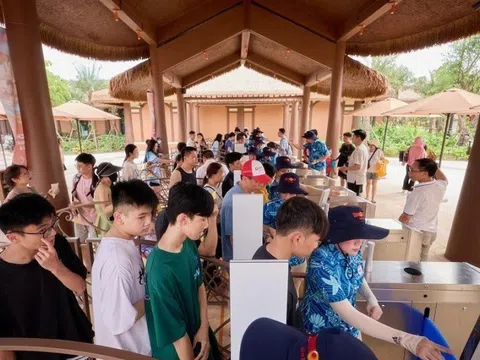 Công viên nước Sầm Sơn bỏ túi khoảng 10 tỷ sau ít ngày khai trương