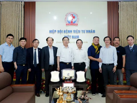 GS.Viện sĩ Danh dự Nguyễn Văn Đệ - Chủ tịch Hiệp hội Bệnh viện tư nhân Việt Nam bày tỏ nỗi luyến tiếc người em đột ngột ra đi