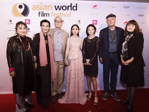 Hà Phương xúc động tưởng nhớ Richard Chamberlain sau sự ra đi đột ngột