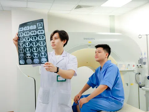 BVĐK Phương Đông khẳng định vị thế với danh hiệu 'Top 10 Bệnh viện Xanh - Sạch - Thông minh 2025'