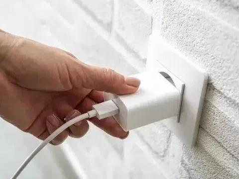 4 thiết bị nên rút phích cắm khi vắng nhà mùa hè để tiết kiệm điện
