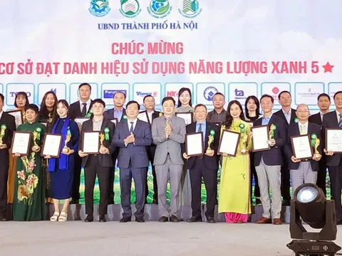Trao danh hiệu cơ sở, công trình xây dựng sử dụng năng lượng xanh TP Hà Nội năm 2025
