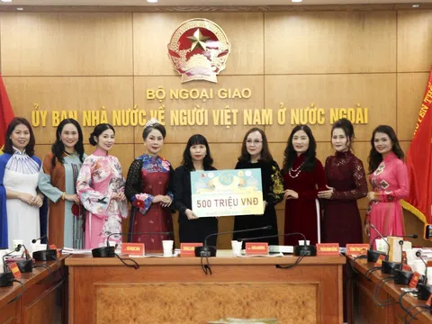 Áo dài Việt tỏa sáng trên hành trình di sản