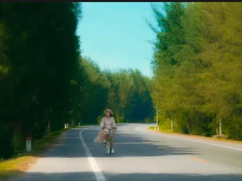 Huyền Trang kể chuyện Trà Cổ bằng âm nhạc trong MV “Chiều ơi”