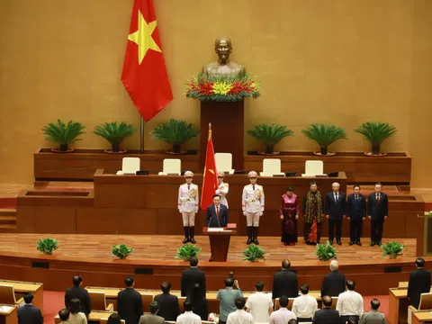 Chùm ảnh: Tân Chủ tịch Quốc hội tuyên thệ nhậm chức, điều hành phiên họp