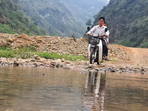 Người dân xã nghèo Nánh Nghê (Hòa Bình) mong mỏi cây cầu dân sinh